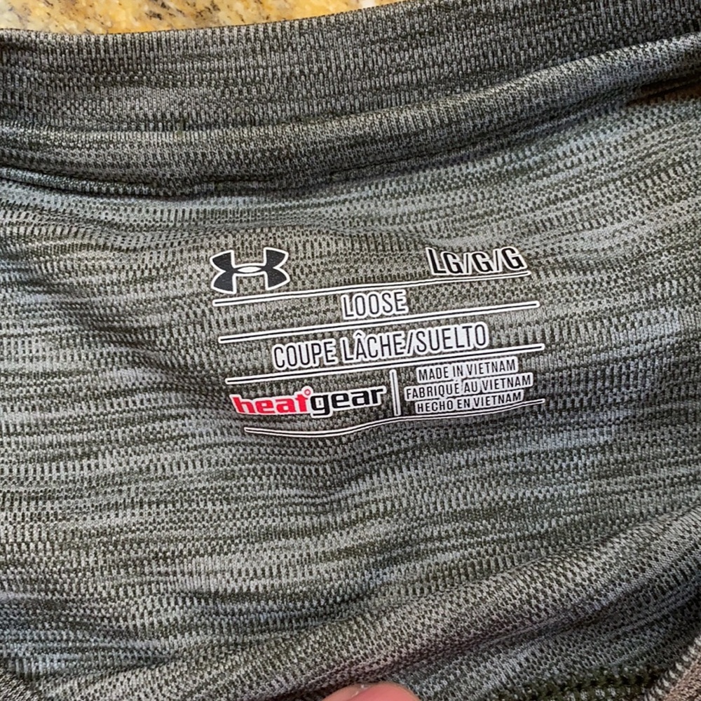 Under Armour t-shirt - Picture 2 of 3